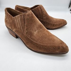 New in Box 10M Criwn Vintage Suede booties